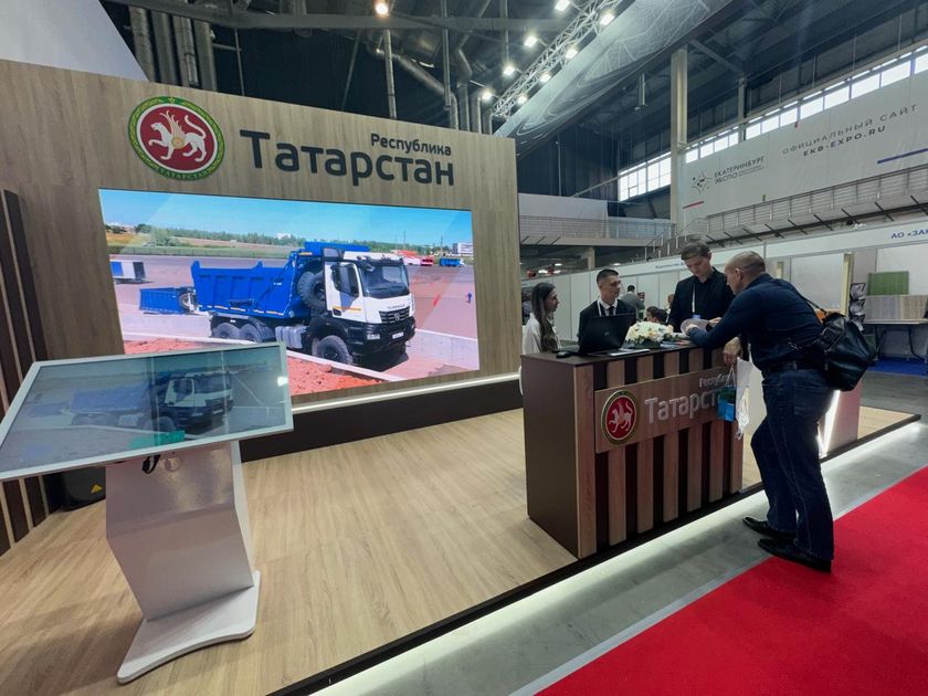 Tatarstan stand: touch kiosk and a large screen